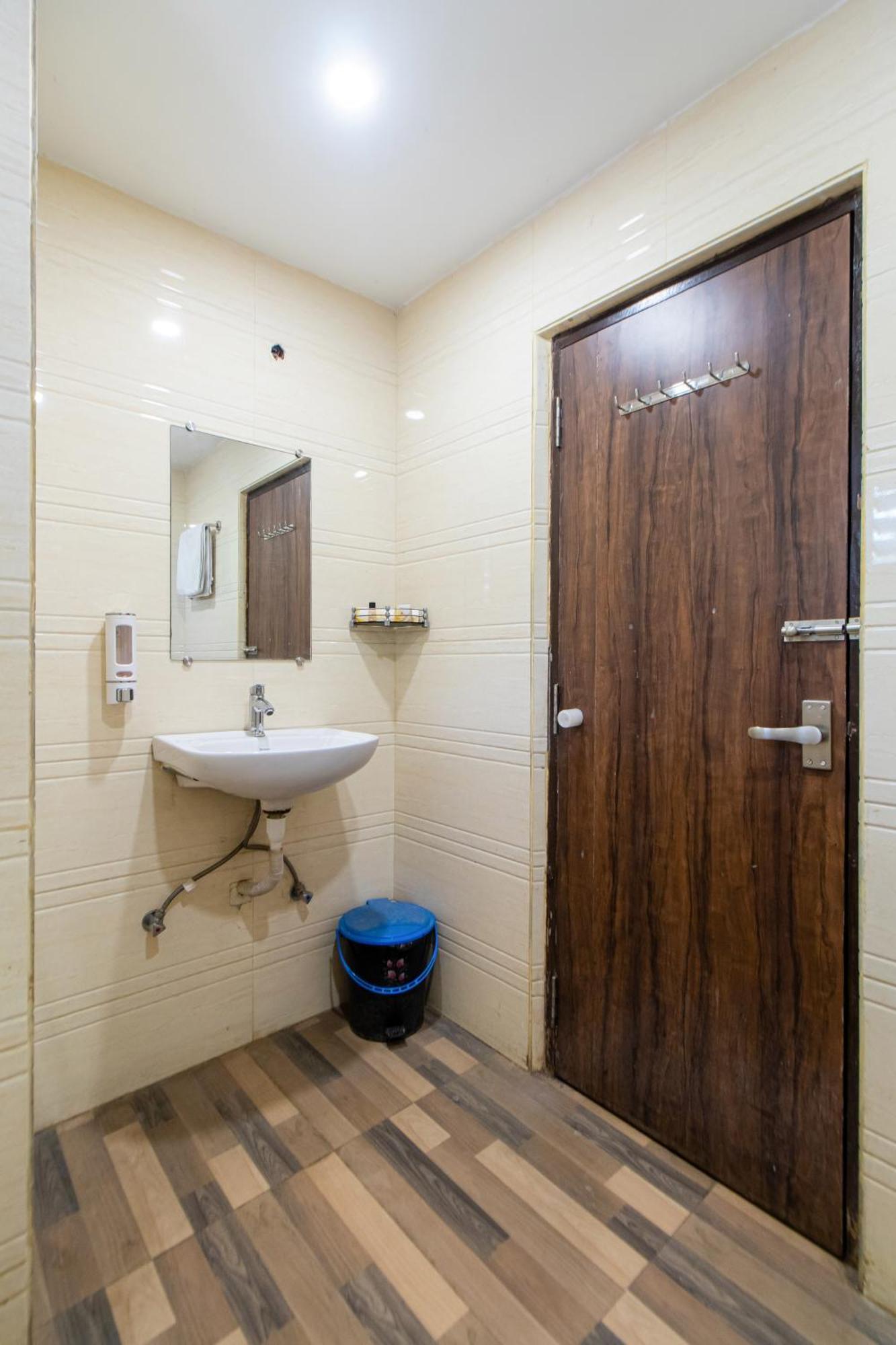 Hotel Park Central Калькутта Экстерьер фото